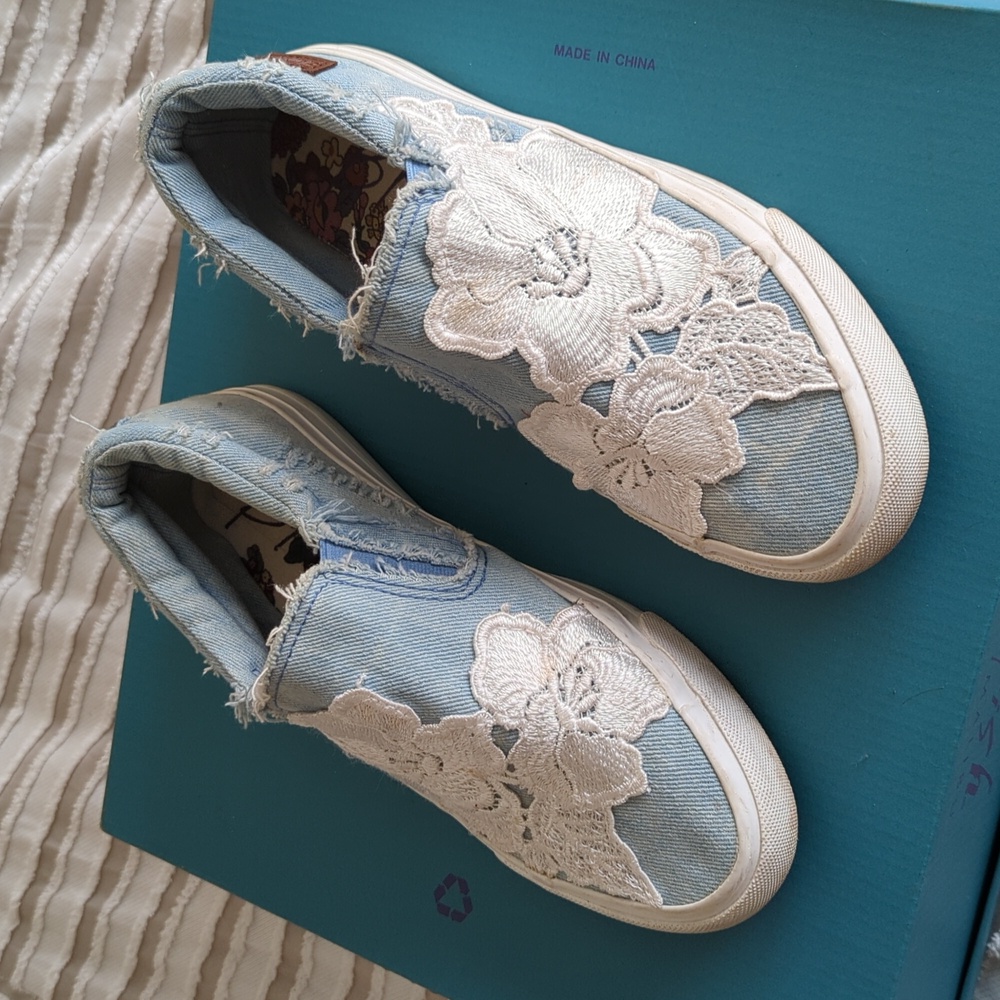 Blowfish women’s denim distressed with lace embroidered flower slip on shoes